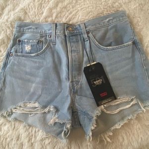 Levi’s 501 Hie Rise Distressed Jean Shorts SZ 30 (NWT)